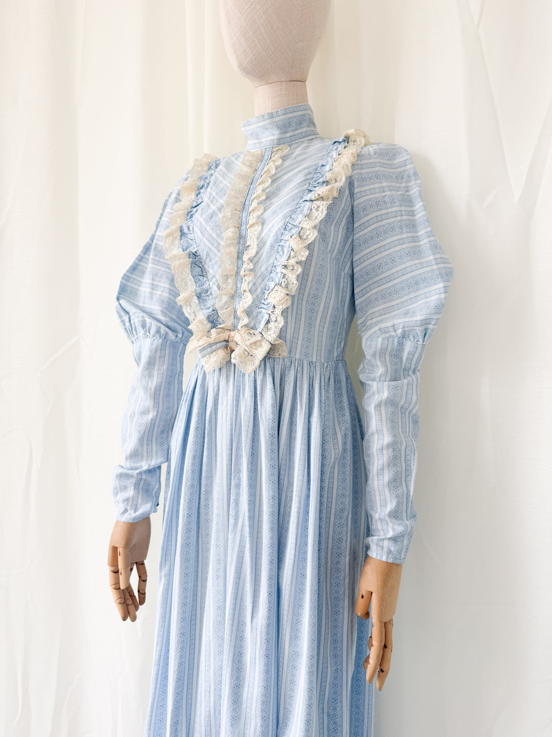 Heavenly Rare 1970s Fashion Mouse Lace Trimmed Cotton Midaxi Dress