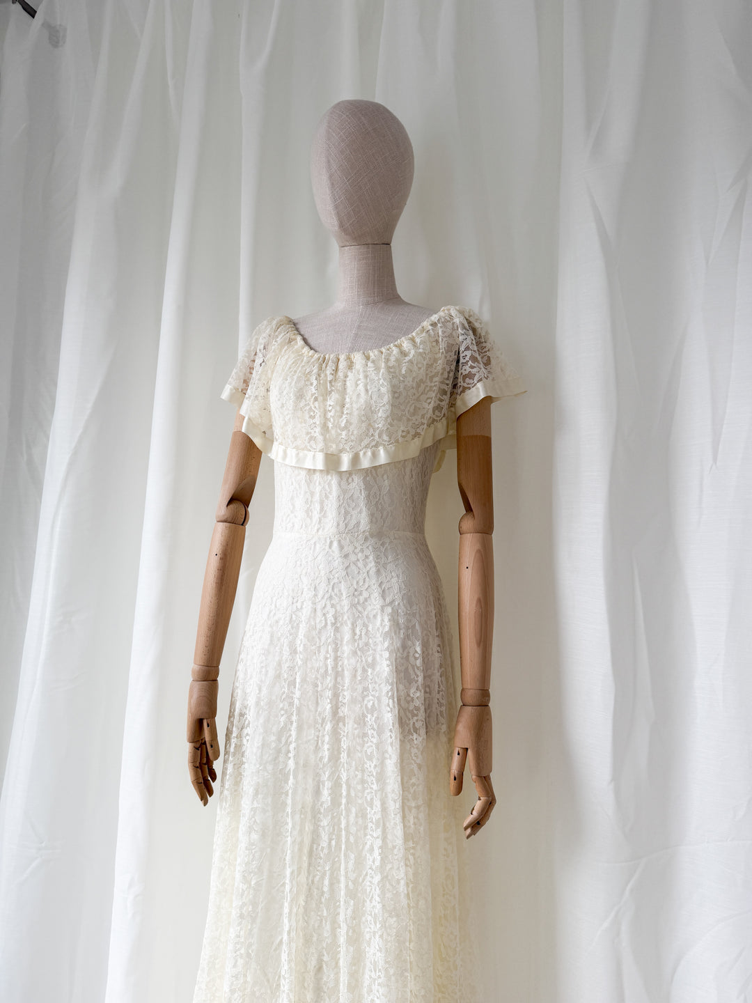 Stunning 1970s Cream Lace Maxi Dress