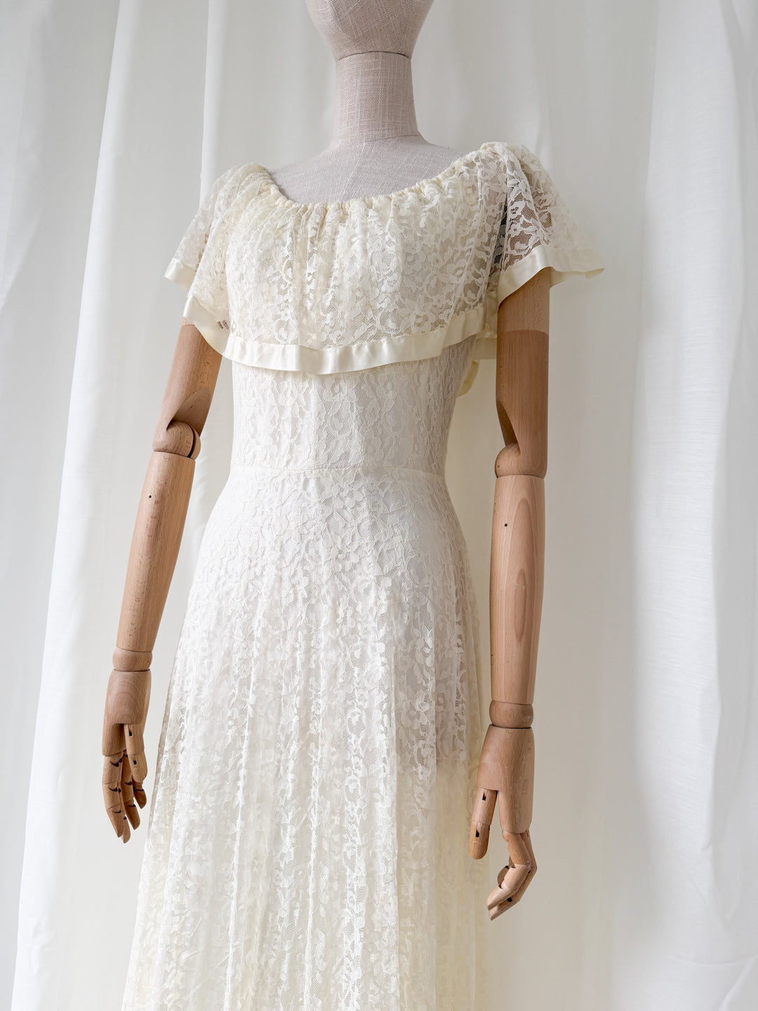 Stunning 1970s Cream Lace Maxi Dress