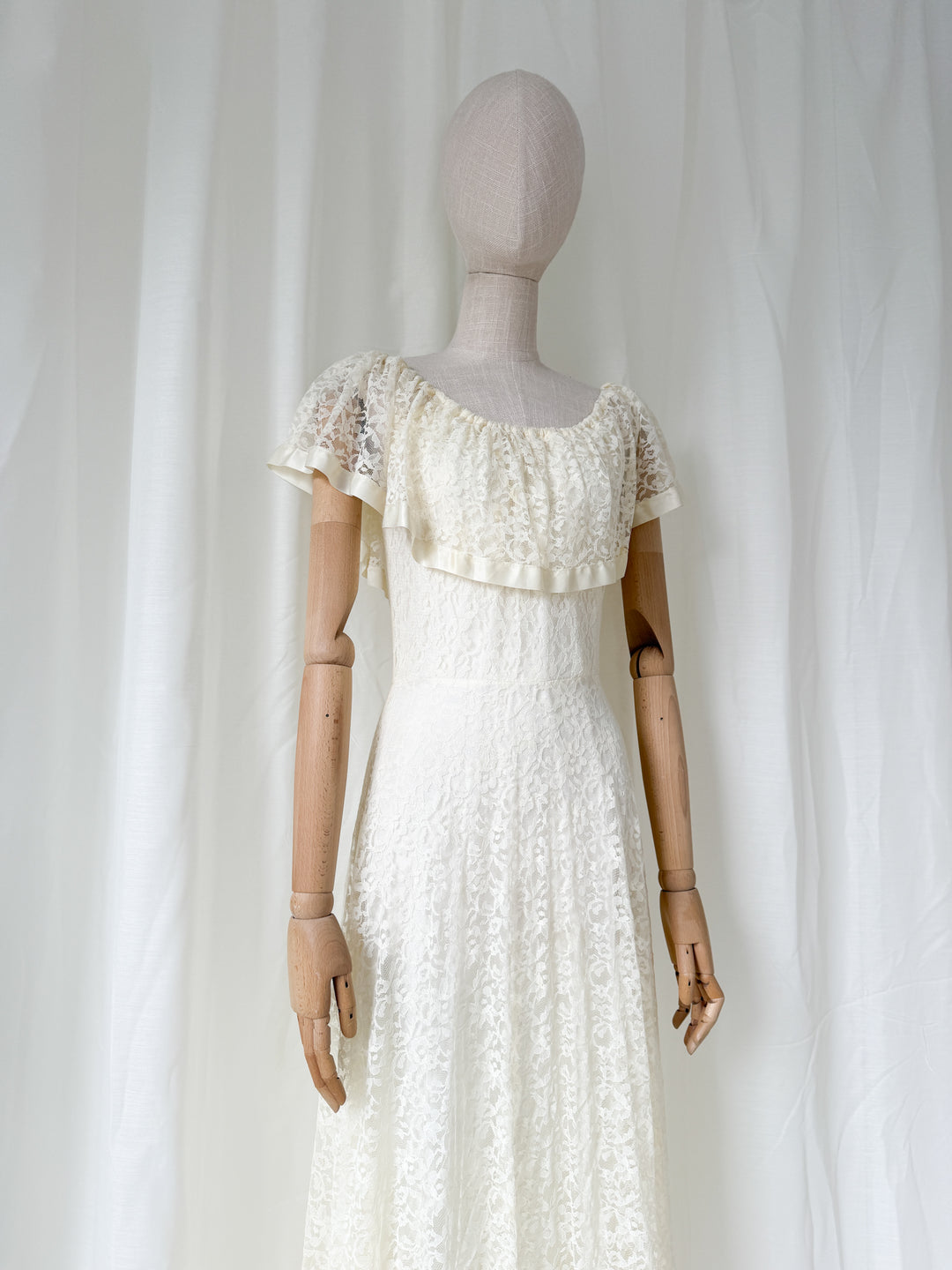 Stunning 1970s Cream Lace Maxi Dress