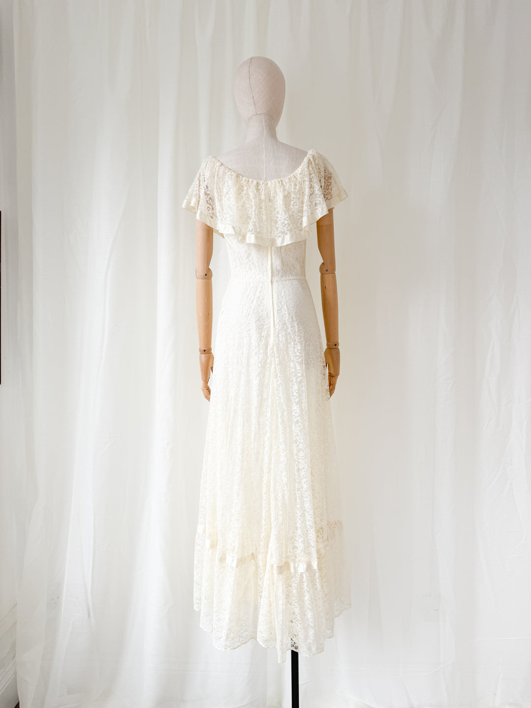 Stunning 1970s Cream Lace Maxi Dress