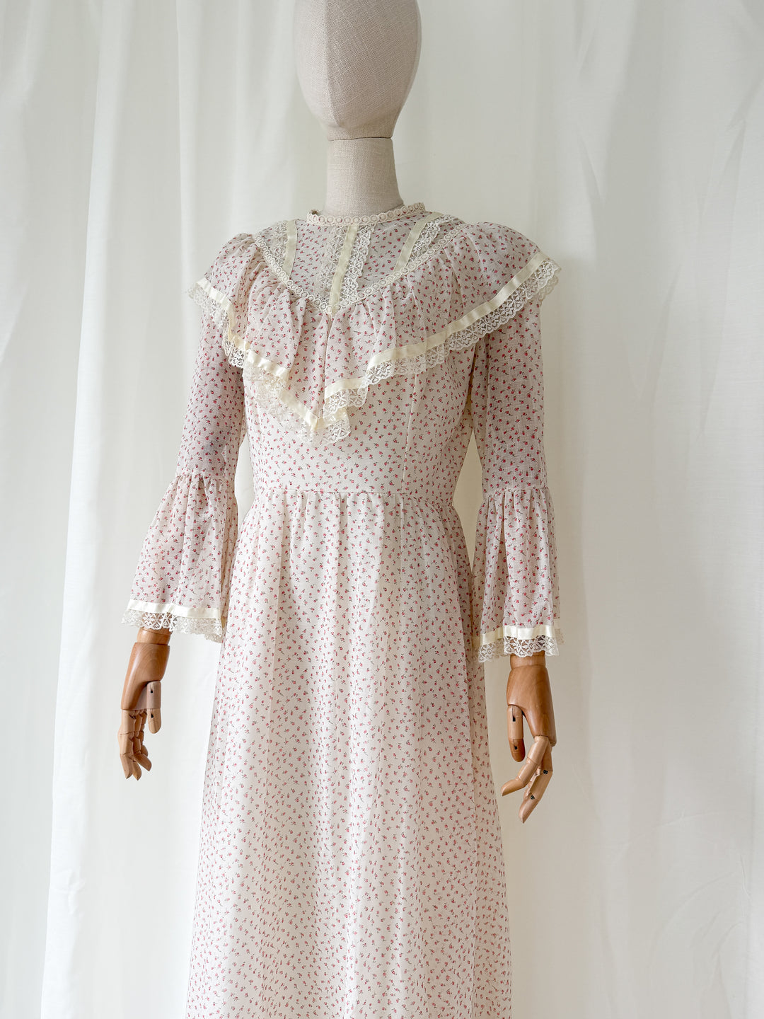 Stunning Romantic 1970s Floral Soft Cotton Lace Trimmed Maxi Dress