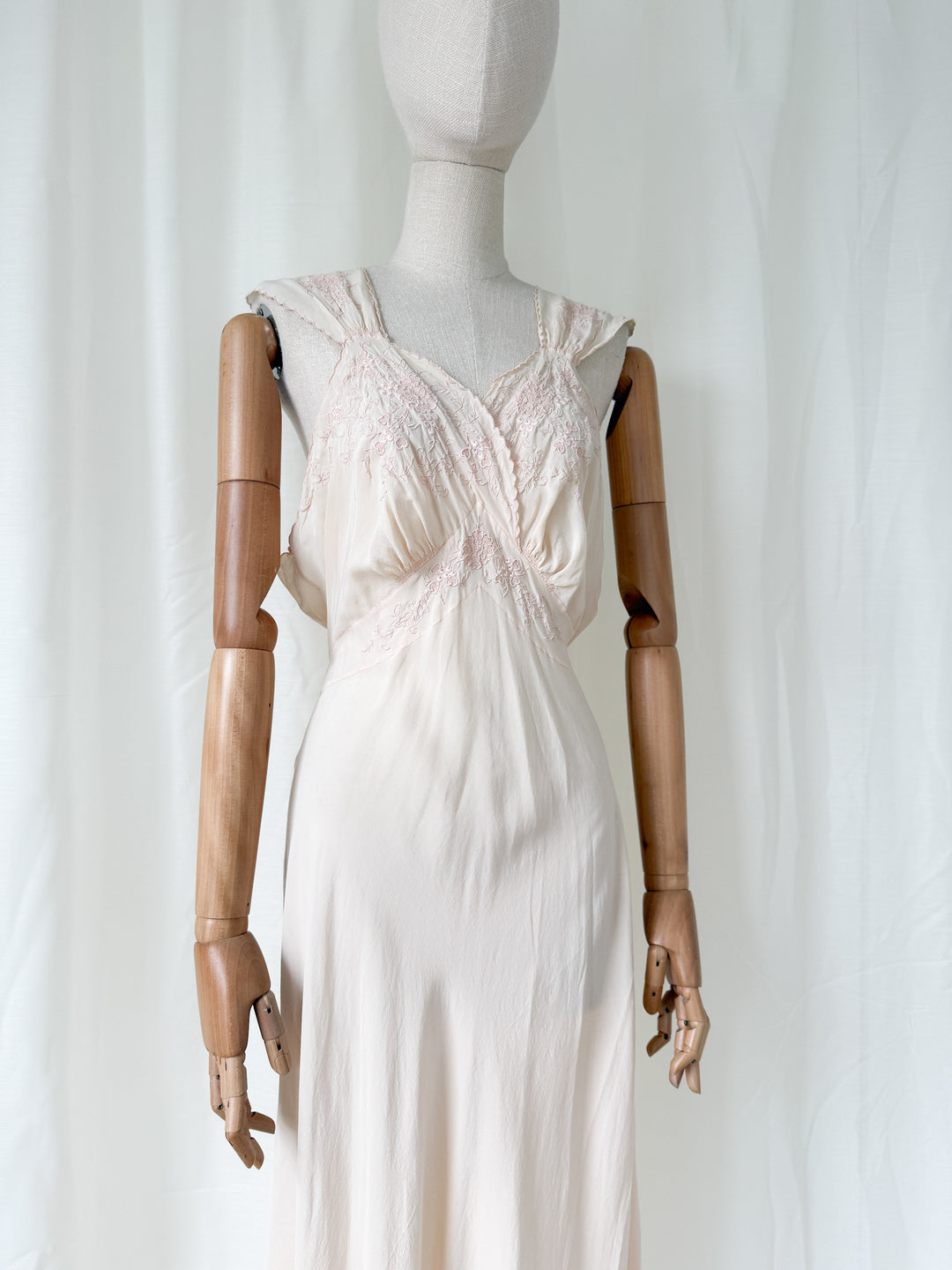 Beautiful Rare 1930s Soft Pink Embroidered Silk Nightgown Slip Dress