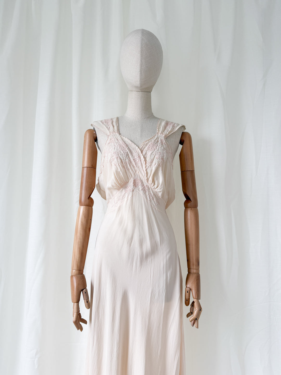 Beautiful Rare 1930s Soft Pink Embroidered Silk Nightgown Slip Dress