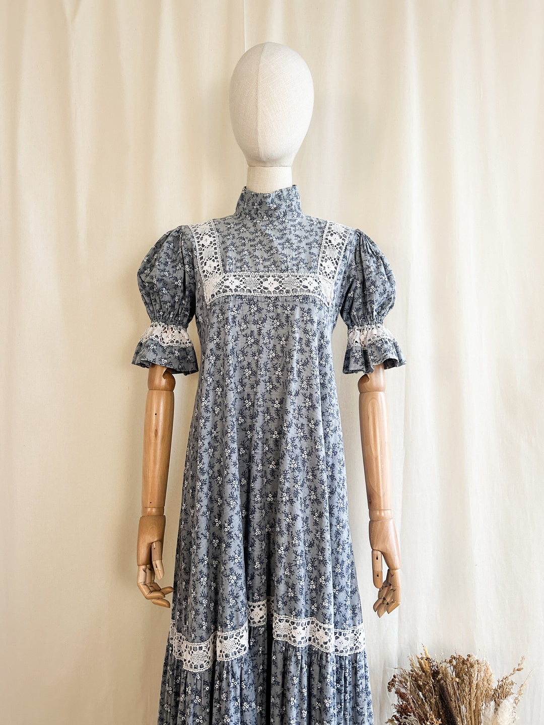Preciously Rare Early 70s Laura Ashley Cotton Prairie Dress – The Pansy Garden