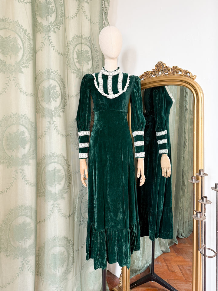ASHFERN ~ INCREDIBLE RARE EARLY 1970S GREEN VELVET MAXI DRESS