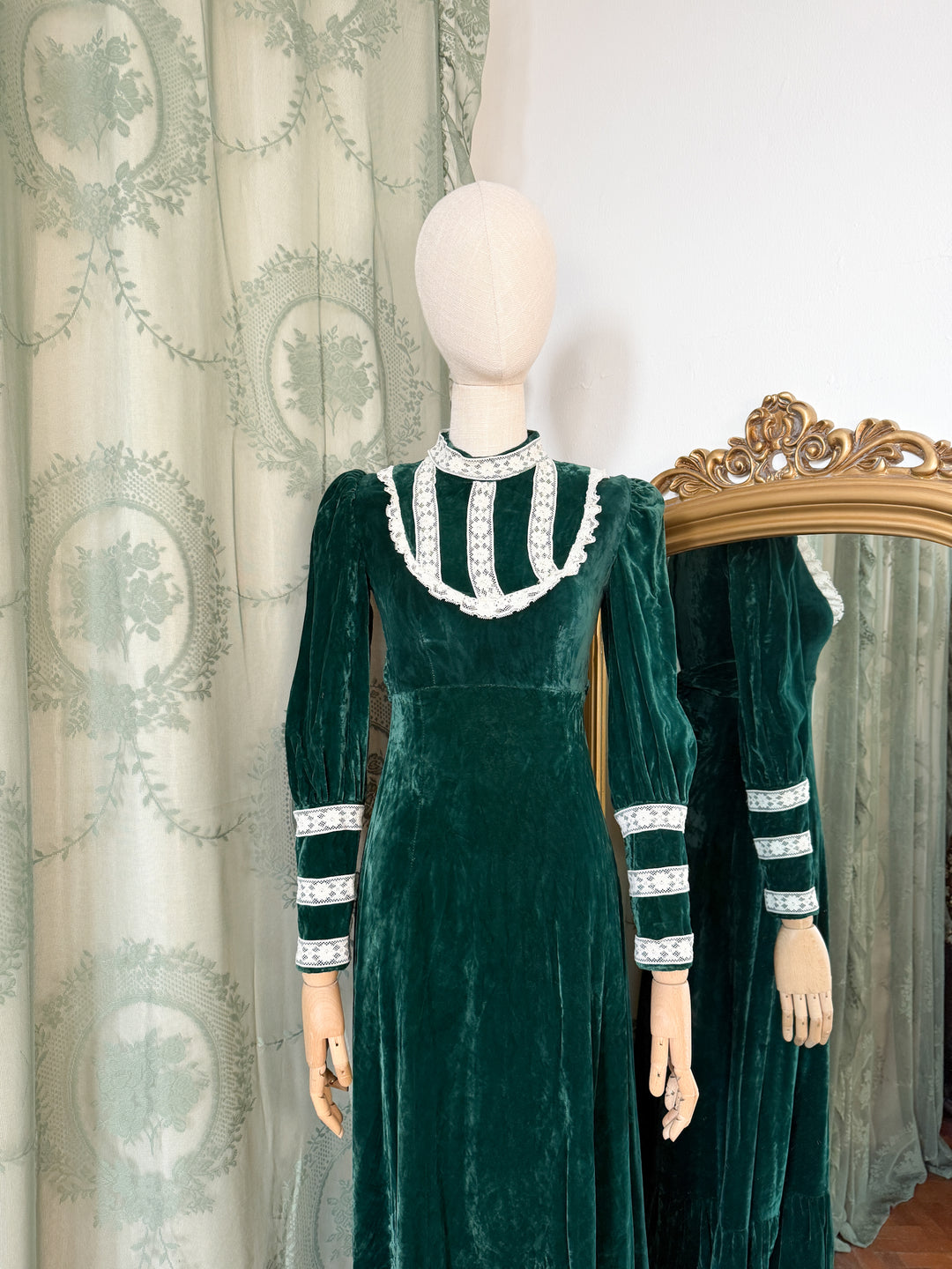 ASHFERN ~ INCREDIBLE RARE EARLY 1970S GREEN VELVET MAXI DRESS