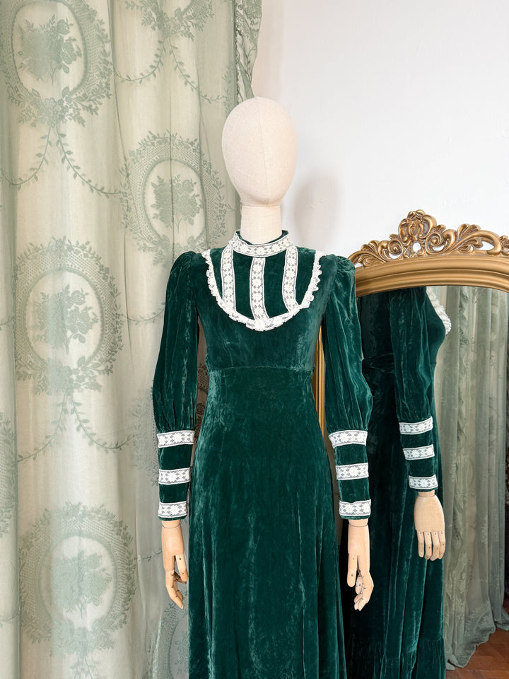ASHFERN ~ INCREDIBLE RARE EARLY 1970S GREEN VELVET MAXI DRESS