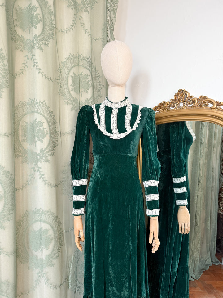 ASHFERN ~ INCREDIBLE RARE EARLY 1970S GREEN VELVET MAXI DRESS