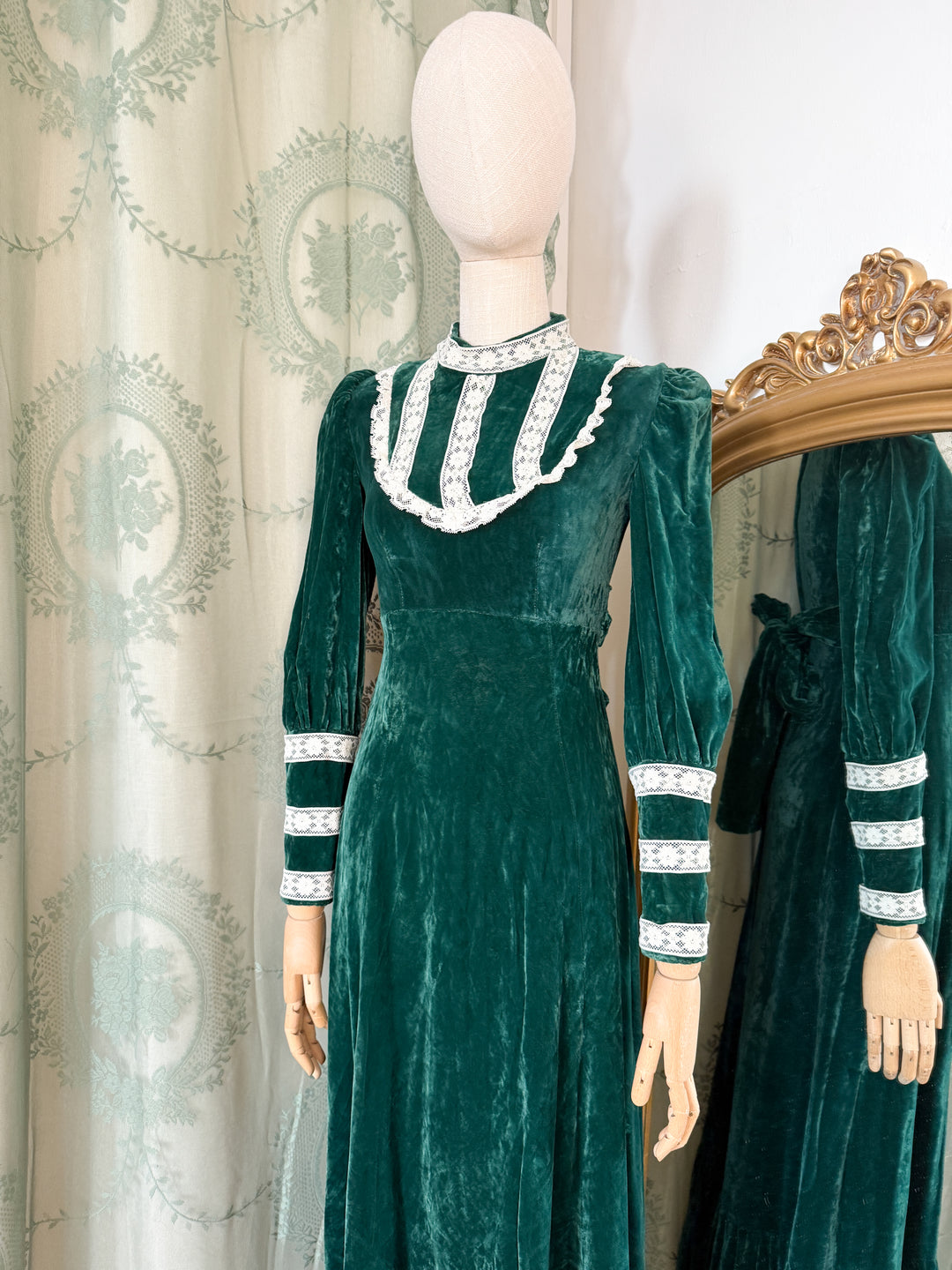 ASHFERN ~ INCREDIBLE RARE EARLY 1970S GREEN VELVET MAXI DRESS