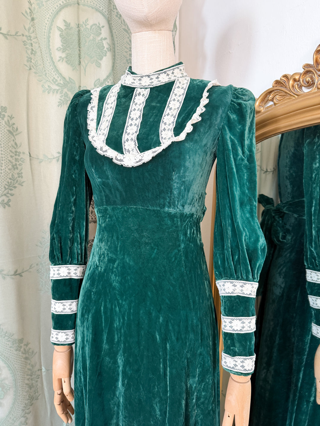 ASHFERN ~ INCREDIBLE RARE EARLY 1970S GREEN VELVET MAXI DRESS