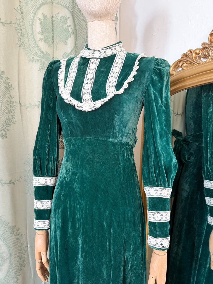 ASHFERN ~ INCREDIBLE RARE EARLY 1970S GREEN VELVET MAXI DRESS