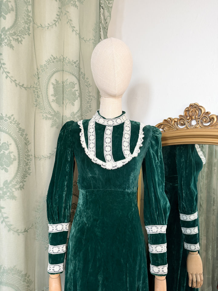 ASHFERN ~ INCREDIBLE RARE EARLY 1970S GREEN VELVET MAXI DRESS