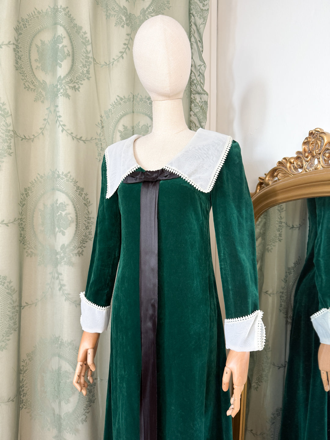 LILITH ~ PRECIOUS HOLY GRAIL RARE LATE 1960S GREEN VELVET MAXI DRESS