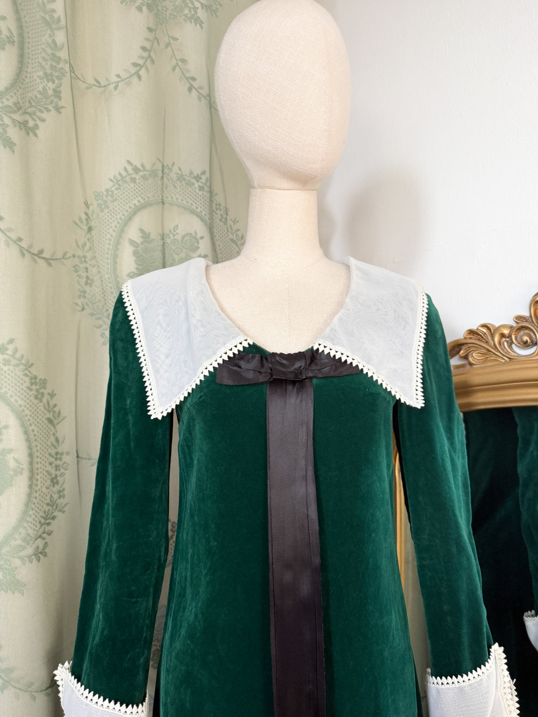 LILITH ~ PRECIOUS HOLY GRAIL RARE LATE 1960S GREEN VELVET MAXI DRESS