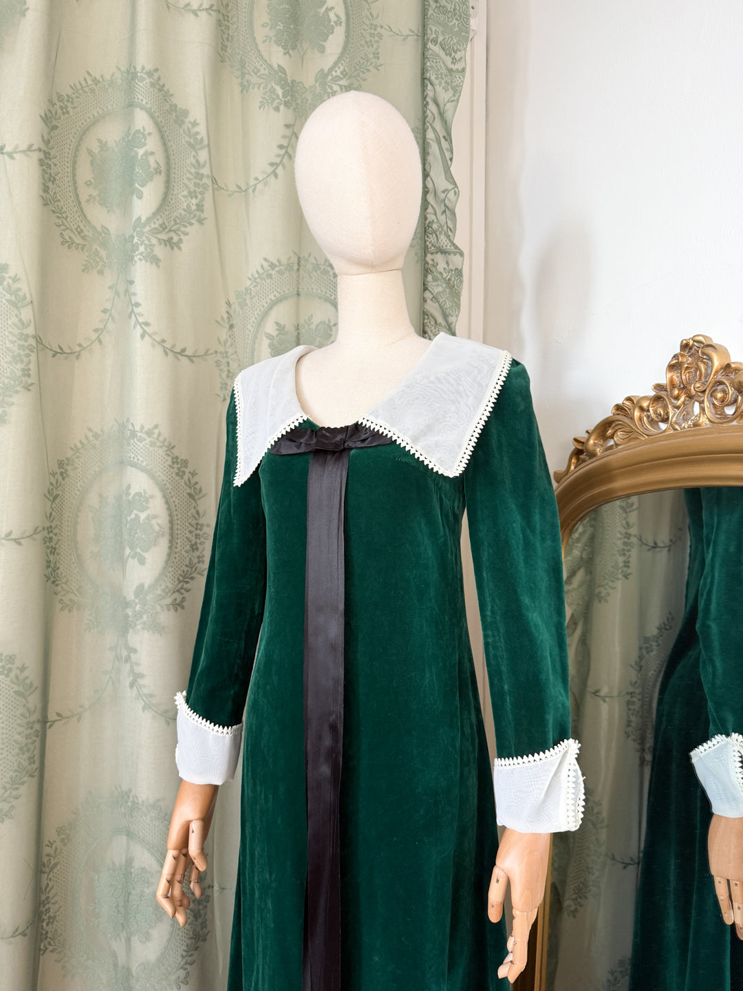 LILITH ~ PRECIOUS HOLY GRAIL RARE LATE 1960S GREEN VELVET MAXI DRESS