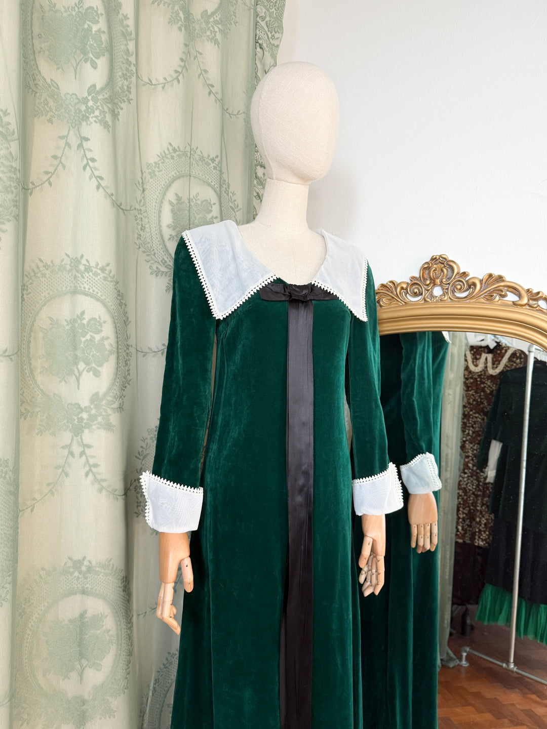 LILITH ~ PRECIOUS HOLY GRAIL RARE LATE 1960S GREEN VELVET MAXI DRESS