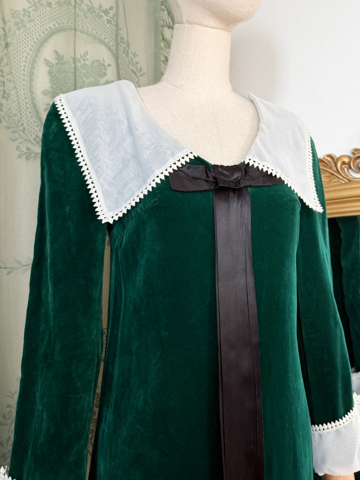 LILITH ~ PRECIOUS HOLY GRAIL RARE LATE 1960S GREEN VELVET MAXI DRESS