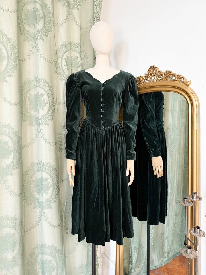 THORN ~ STUNNING 1980S LAURA ASHLEY MUTTON SLEEVE GREEN VELVET MIDI DRESS
