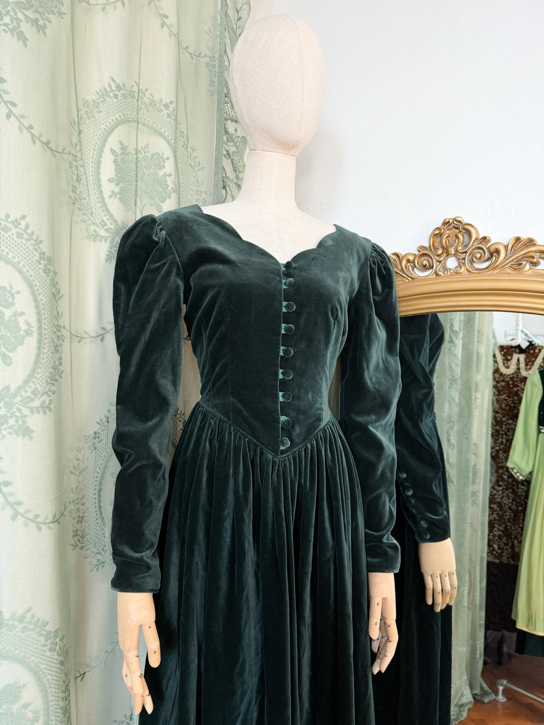 THORN ~ STUNNING 1980S LAURA ASHLEY MUTTON SLEEVE GREEN VELVET MIDI DRESS