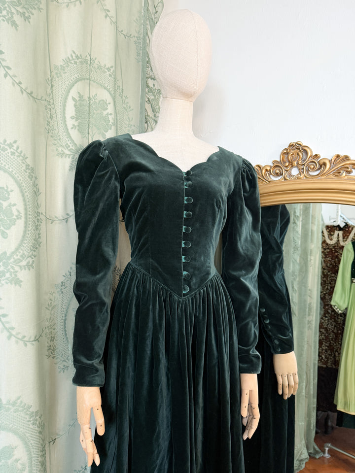 THORN ~ STUNNING 1980S LAURA ASHLEY MUTTON SLEEVE GREEN VELVET MIDI DRESS