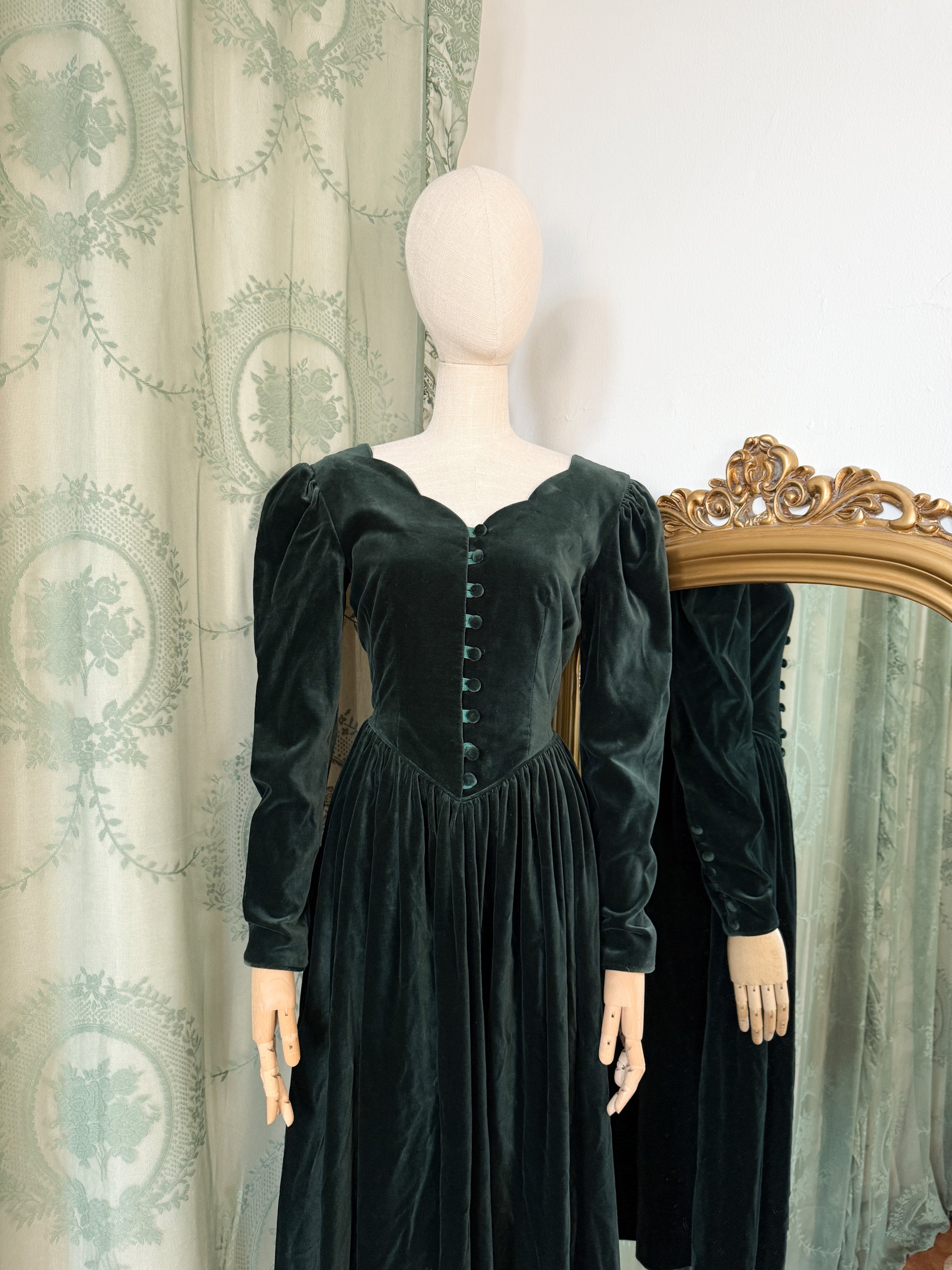 THORN ~ STUNNING 1980S LAURA ASHLEY MUTTON SLEEVE GREEN VELVET