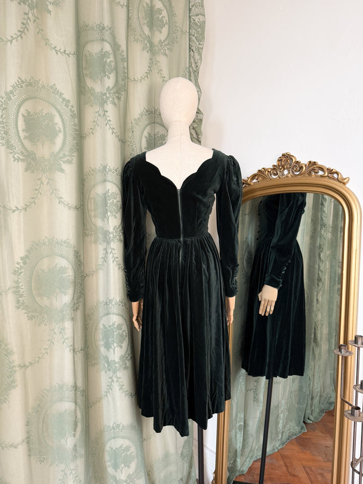 THORN ~ STUNNING 1980S LAURA ASHLEY MUTTON SLEEVE GREEN VELVET MIDI DRESS