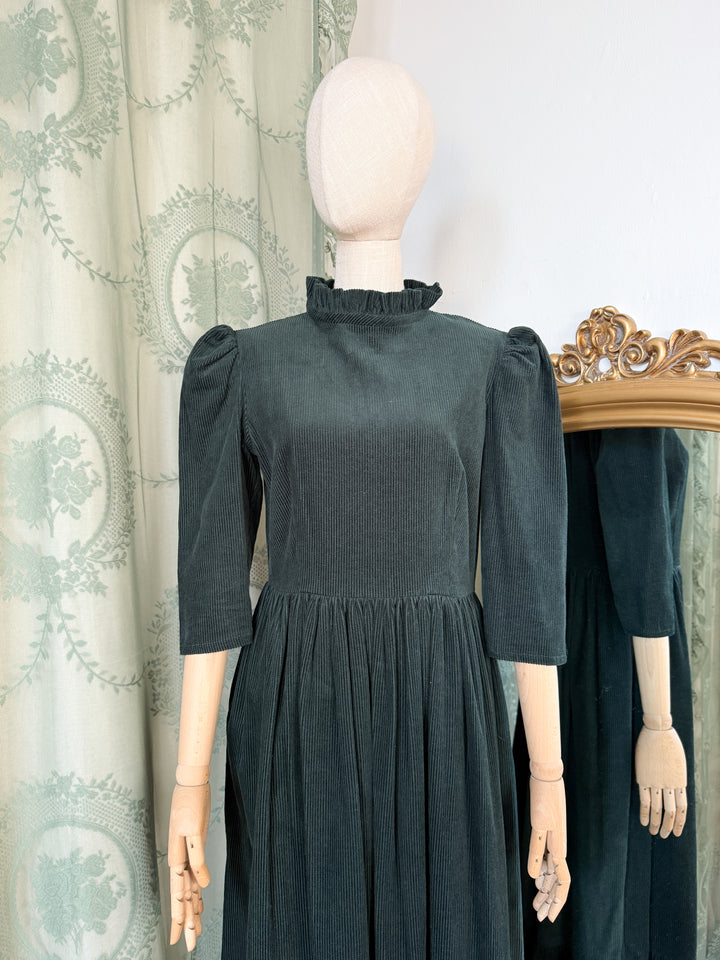 MORRIGAN ~ BEAUTIFUL 1970S COTTON CORDUROY BOTTLE GREEN MIDAXI DRESS