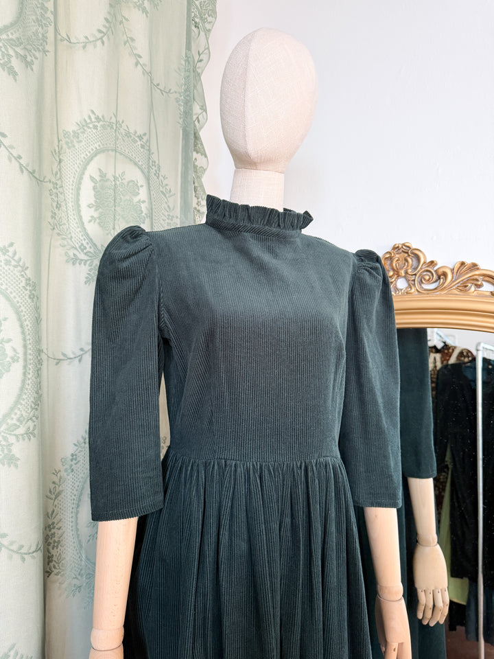 MORRIGAN ~ BEAUTIFUL 1970S COTTON CORDUROY BOTTLE GREEN MIDAXI DRESS
