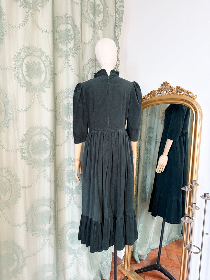 MORRIGAN ~ BEAUTIFUL 1970S COTTON CORDUROY BOTTLE GREEN MIDAXI DRESS