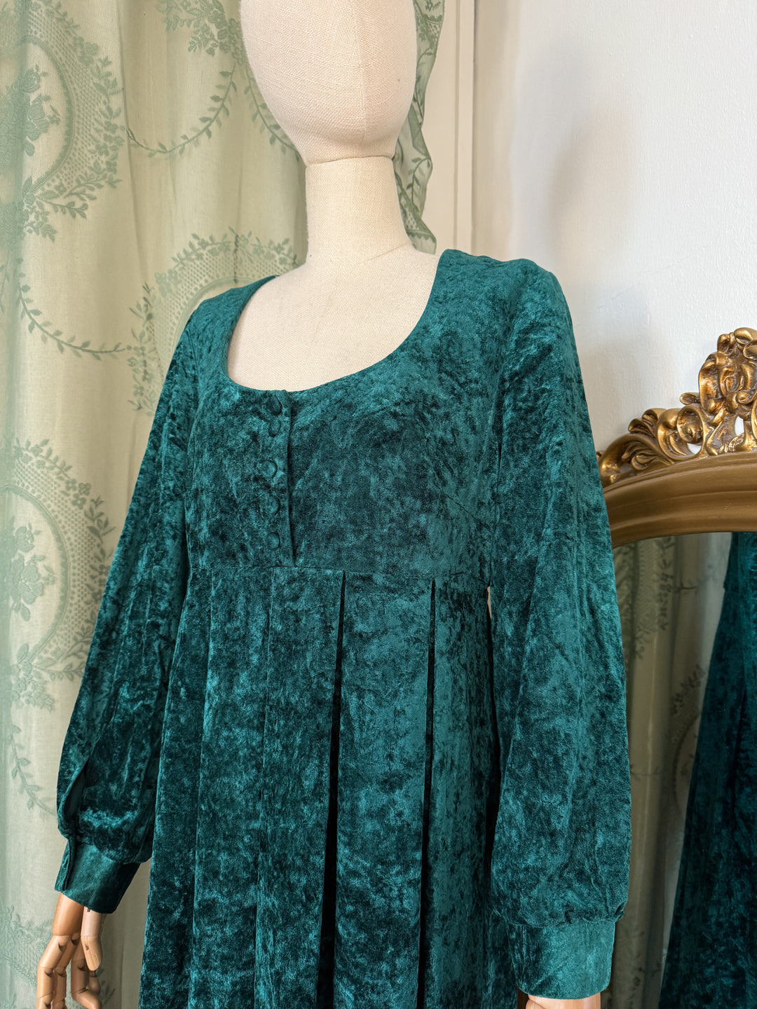 ALCHEMY ~ PRECIOUS LATE 1970S CRUSHED GREEN VELVET MIDAXI DRESS