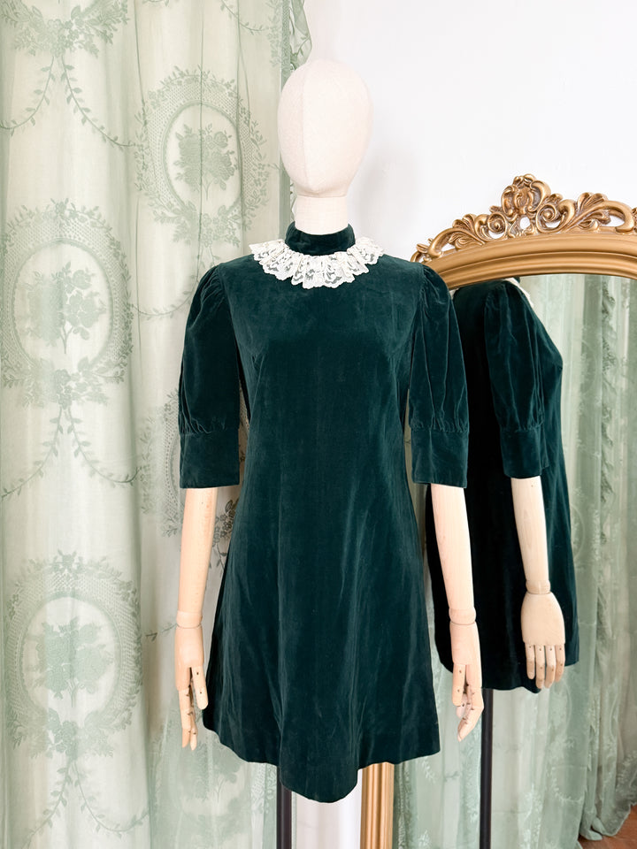 CHARMCASTER ~ BEAUTIFUL RARE 1960S GREEN VELVET MINI DRESS