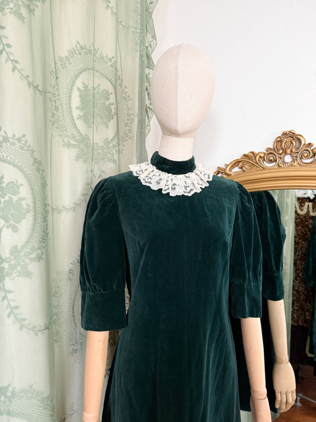 CHARMCASTER ~ BEAUTIFUL RARE 1960S GREEN VELVET MINI DRESS