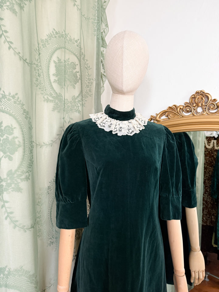 CHARMCASTER ~ BEAUTIFUL RARE 1960S GREEN VELVET MINI DRESS