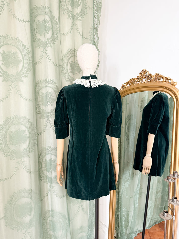 CHARMCASTER ~ BEAUTIFUL RARE 1960S GREEN VELVET MINI DRESS
