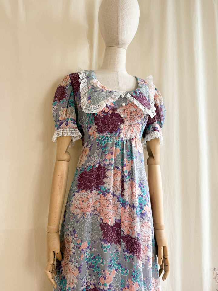 Gorgeous 70s Floral Cotton Lace Trimmed Collar Maxi Dress