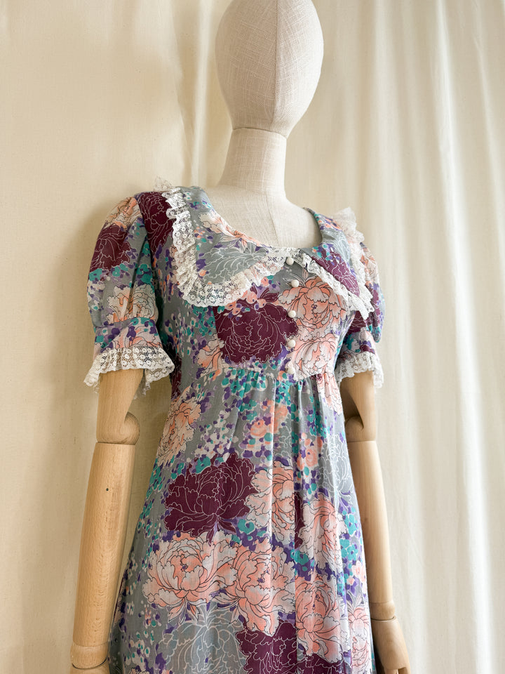 Gorgeous 70s Floral Cotton Lace Trimmed Collar Maxi Dress