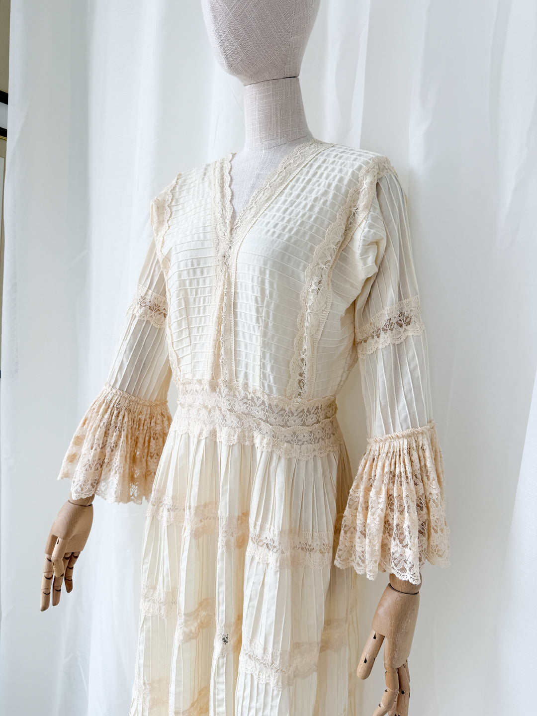 Insanely Beautiful Rare 1970s Mexican Lace Trimmed Cotton Midi Dress
