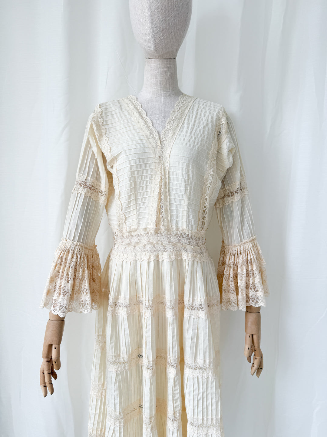 Insanely Beautiful Rare 1970s Mexican Lace Trimmed Cotton Midi Dress