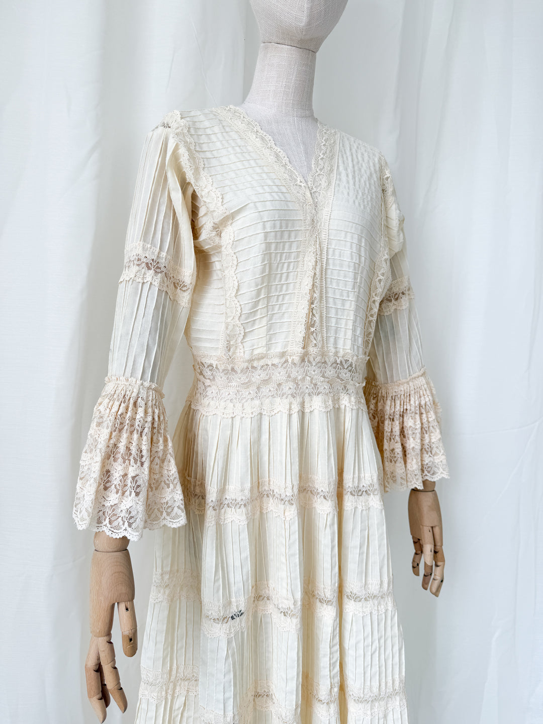 Insanely Beautiful Rare 1970s Mexican Lace Trimmed Cotton Midi Dress