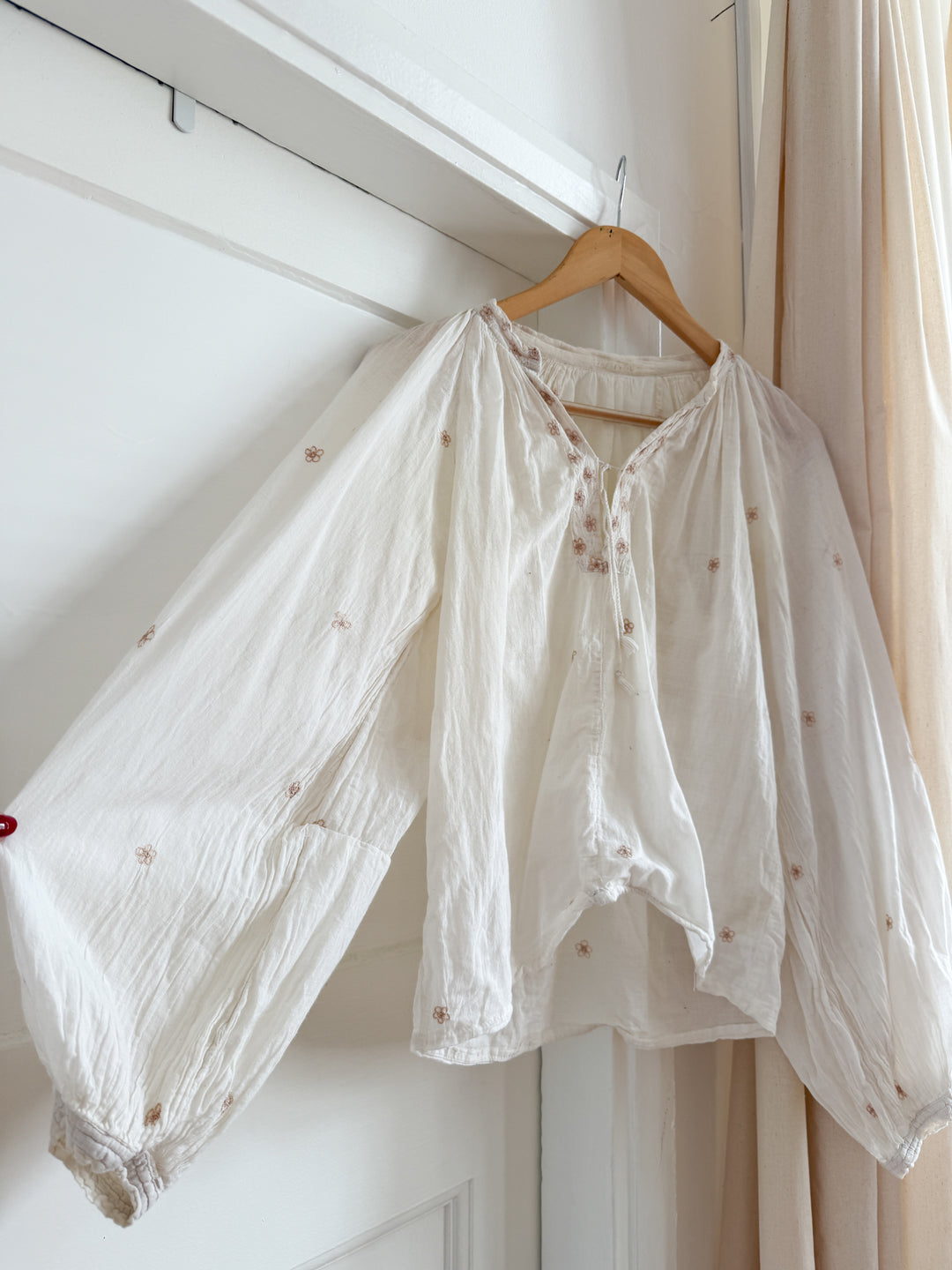 Heavenly Rare 70s Fine Indian Cotton Balloon Sleeve Bohemian Blouse