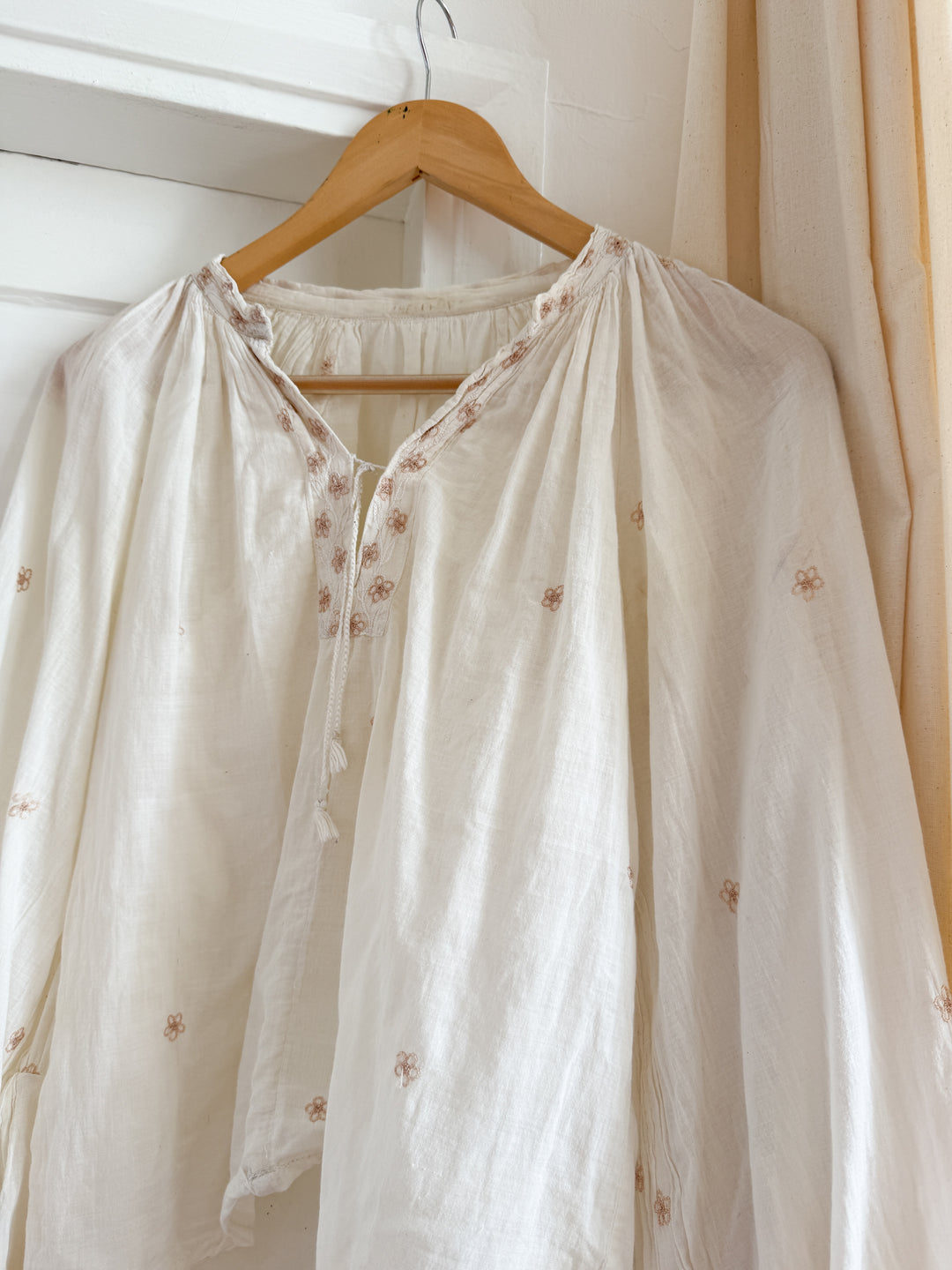 Heavenly Rare 70s Fine Indian Cotton Balloon Sleeve Bohemian Blouse