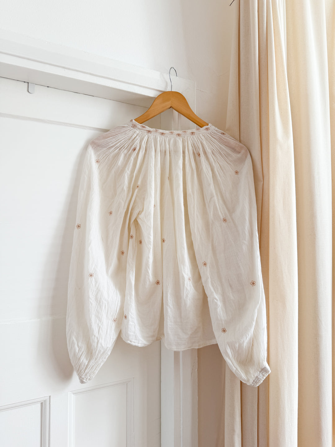 Heavenly Rare 70s Fine Indian Cotton Balloon Sleeve Bohemian Blouse