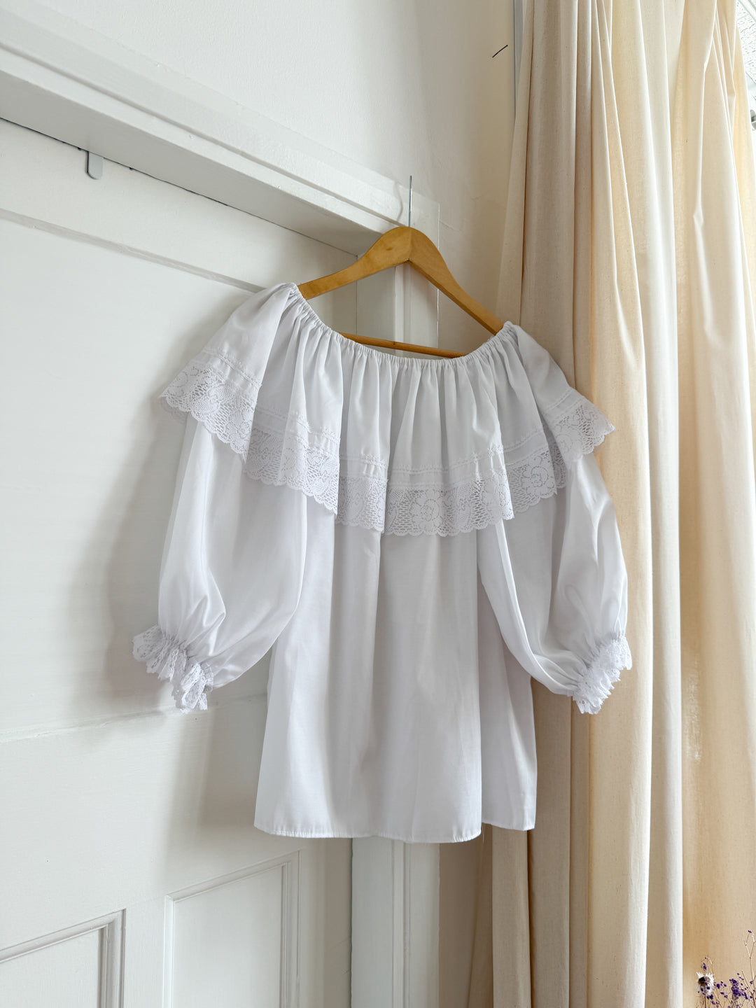 Gorgeous Rare 70s Frill Neckline Puff Sleeve Cotton and Lace Blouse