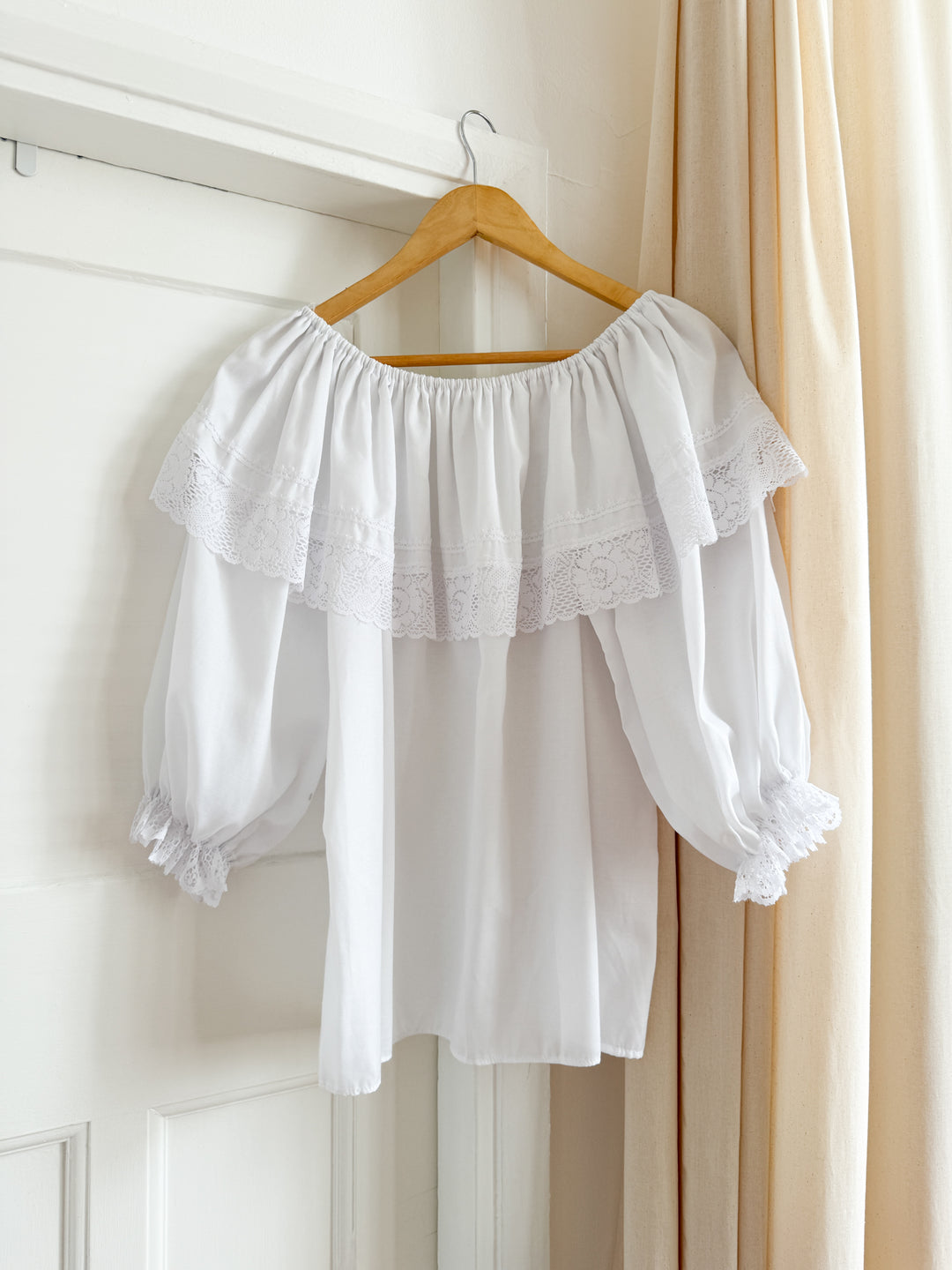 Gorgeous Rare 70s Frill Neckline Puff Sleeve Cotton and Lace Blouse