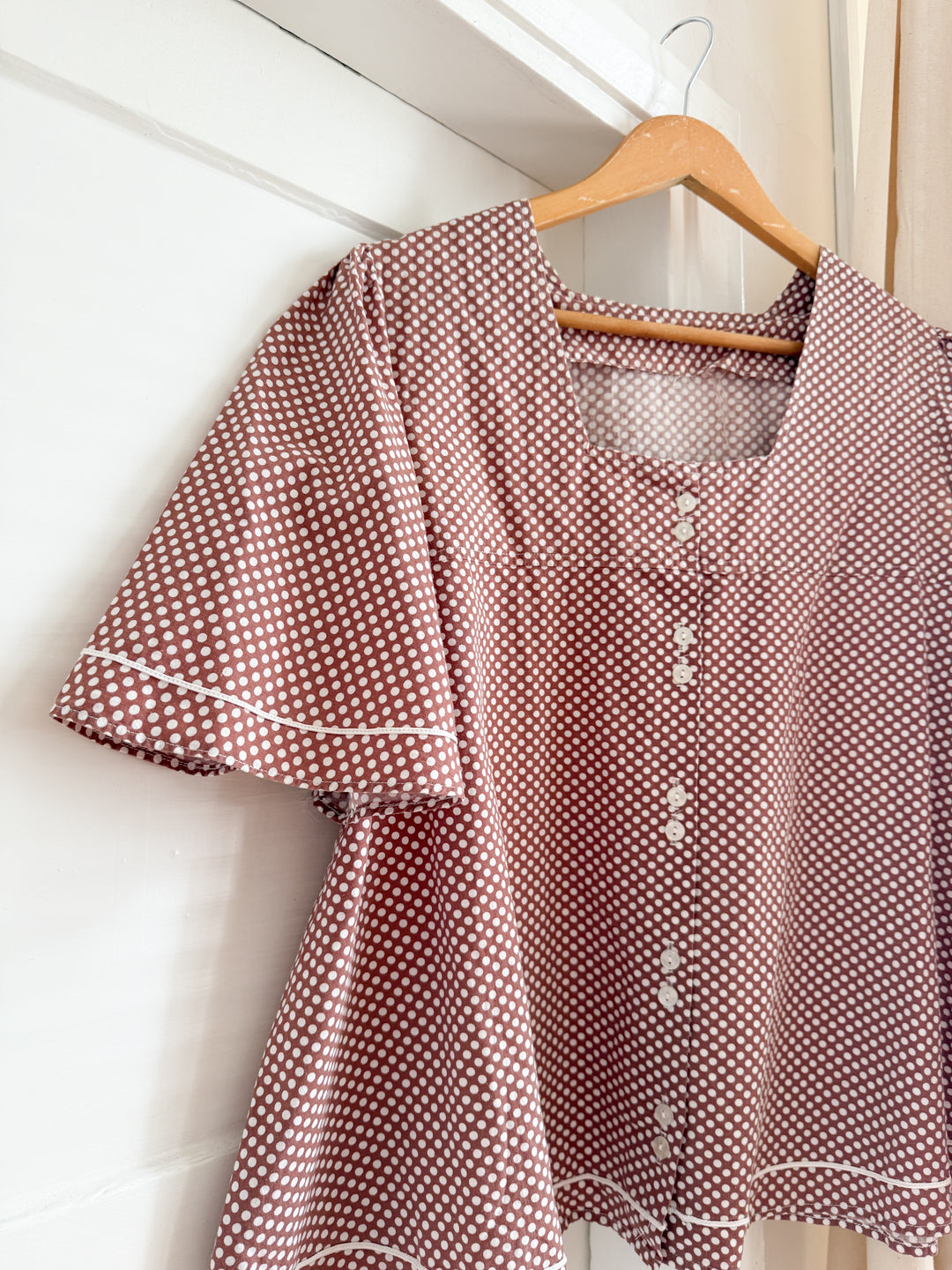 Gorgeous 70s Flutter Sleeve Polkadot Brown Smock Top