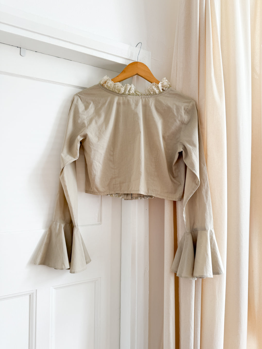 Stunning 80s Cotton and Lace Crop Blouse