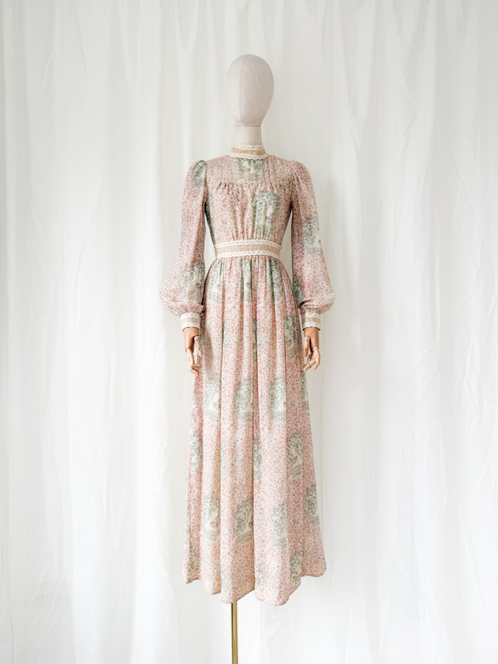 Stunning Rare 1970s Art Nouveau Face Print Cotton Maxi Dress