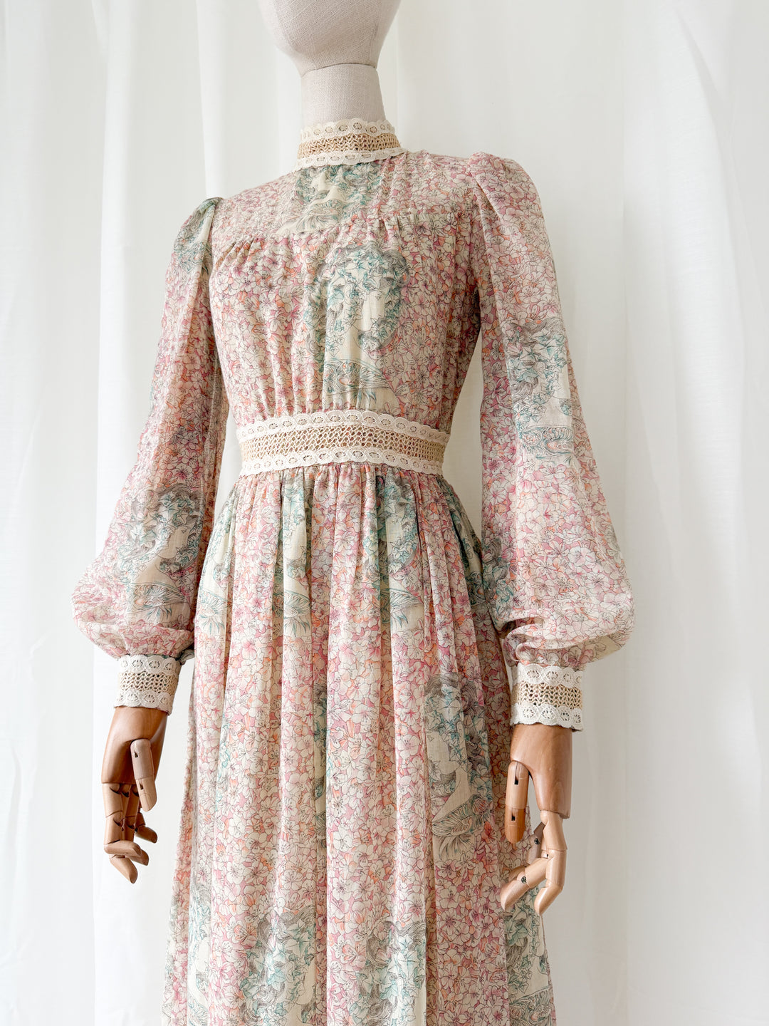 Stunning Rare 1970s Art Nouveau Face Print Cotton Maxi Dress