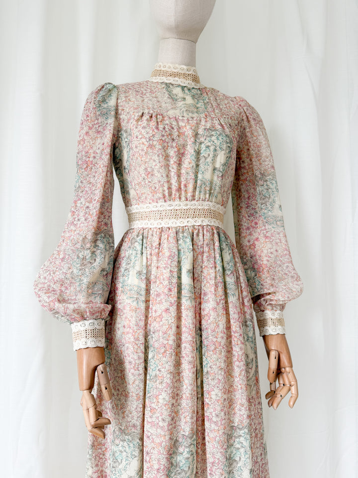 Stunning Rare 1970s Art Nouveau Face Print Cotton Maxi Dress